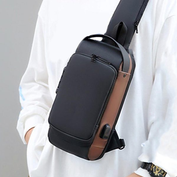 ⁦Portable Waterproof USB Bag شنطة ظهر كروس بودي  مضادة للماء⁩ - الصورة ⁦3⁩