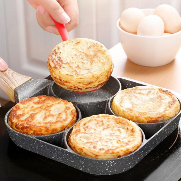 مقلاة مانعة للالتصاق ب4 فتحات ومقبض من الخشب - Nonstick Frying Pans 4 Hole Pan - الصورة 3