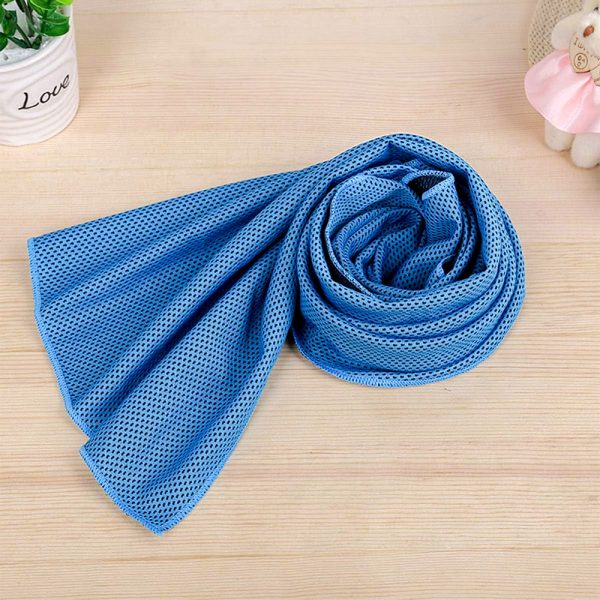 ⁦Stay Cool Microfiber Ice Towel- عرض 3 منشفة الثلج المايكروفايبر⁩ - الصورة ⁦5⁩